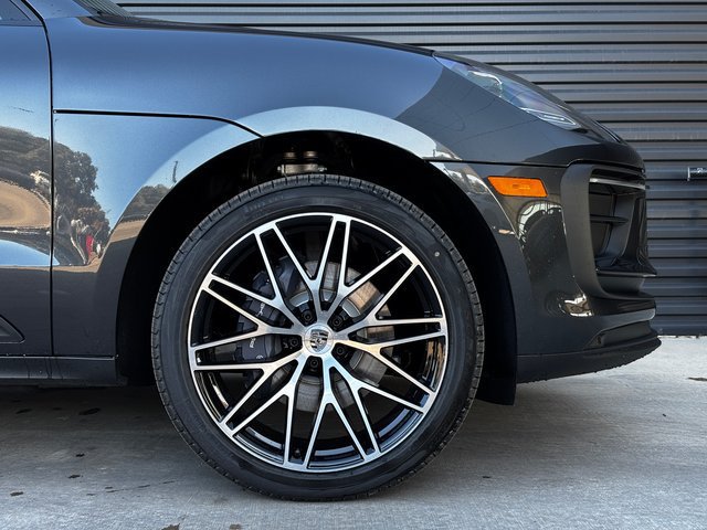 Certified 2026 Porsche Macan AWD/4WD image 11