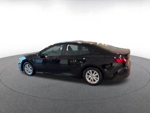 Used 2025 Toyota Camry LE image 10