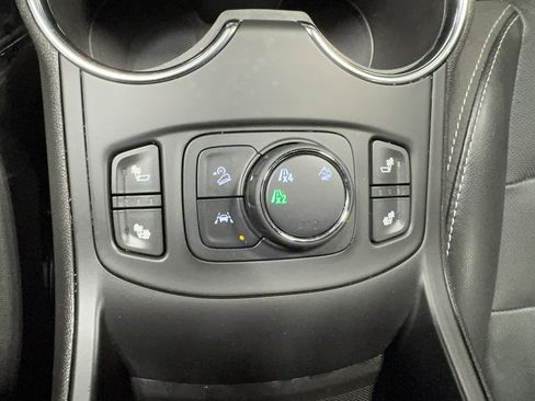 Used 2024 GMC Terrain SLT image 24