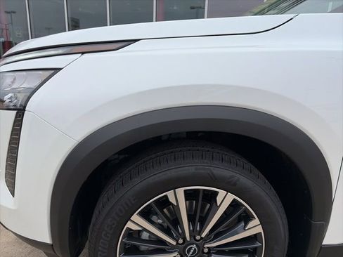 New 2026 Nissan Pathfinder Platinum image 7