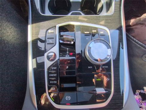 Certified 2023 BMW X7 xDrive40i w/ Executive Package image 24