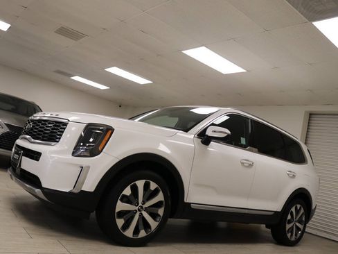 Used 2020 Kia Telluride S FWD image 12