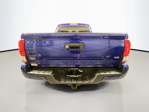 Used 2022 Toyota Tacoma SR5 w/ Technology Package RWD image 6