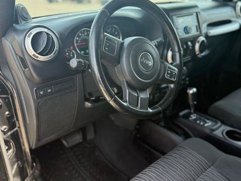 Used 2012 Jeep Wrangler Unlimited Rubicon AWD/4WD image 8