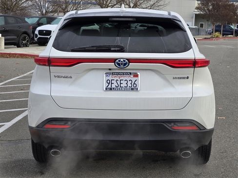 Used 2021 Toyota Venza image 5