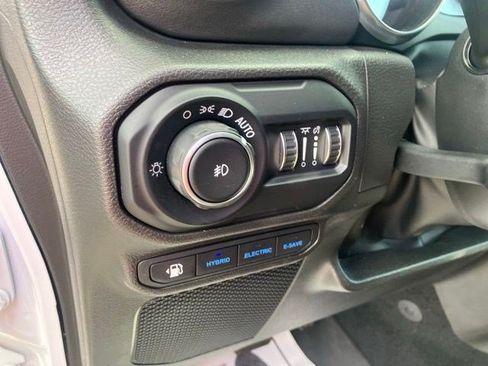 Used 2022 Jeep Wrangler Unlimited Rubicon 4xe w/ Cold Weather Group AWD/4WD image 17