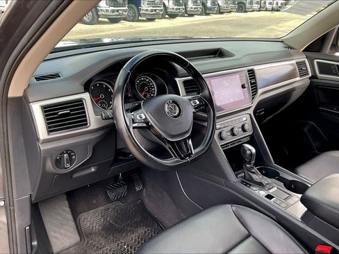 Used 2019 Volkswagen Atlas SE w/ Towing Package image 17