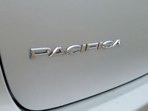 New 2026 Chrysler Pacifica Select image 5