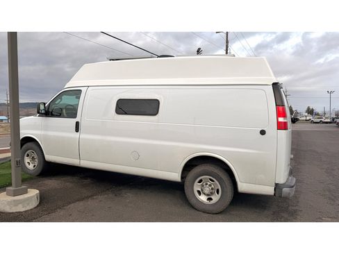 Used 2017 Chevrolet Express 2500 Extended image 5