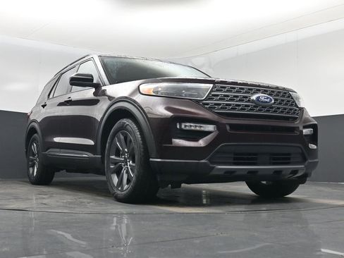 Used 2023 Ford Explorer XLT w/ Equipment Group 202A image 49