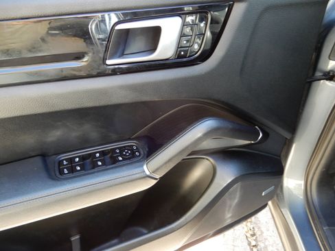 Used 2019 Porsche Cayenne image 25