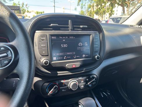Used 2025 Kia Soul LX w/ LX Technology Package FWD image 20