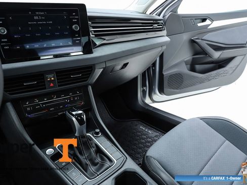 Used 2025 Volkswagen Jetta SE w/ Sunroof Package image 23