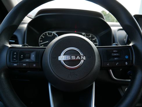 Used 2023 Nissan Rogue SV AWD/4WD image 25