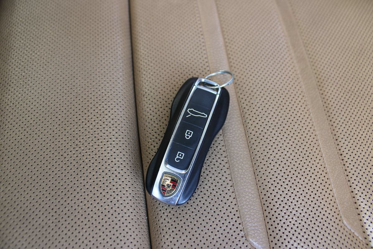 Used 2020 Porsche Panamera 4 E-Hybrid AWD/4WD image 49