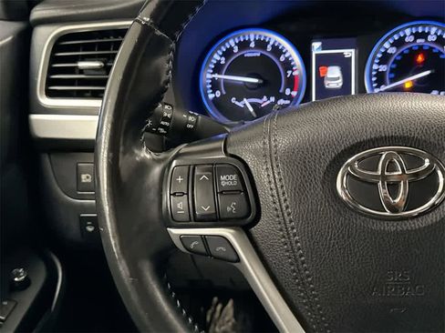 Used 2019 Toyota Highlander XLE image 26