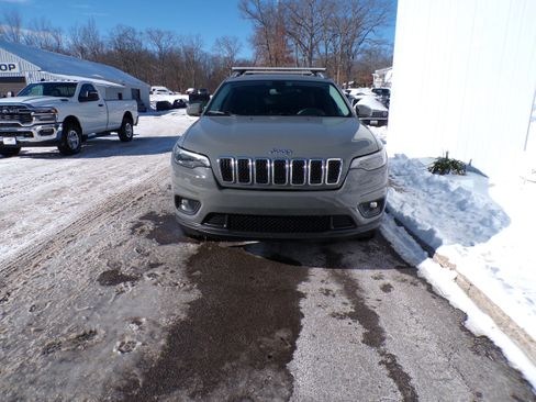 Used 2019 Jeep Cherokee Latitude Plus w/ Comfort/Convenience Group image 7