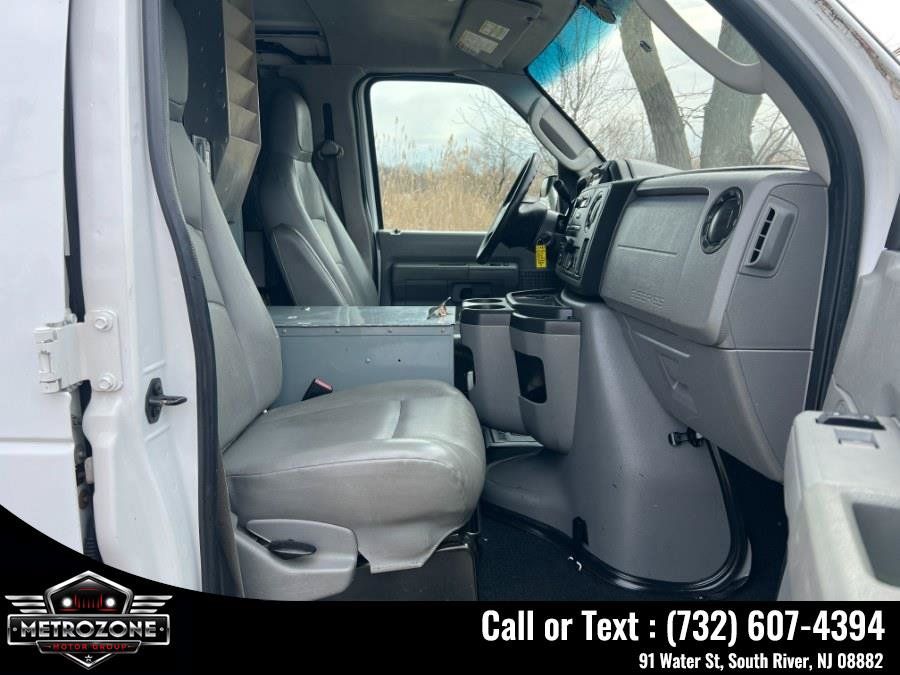 Used 2014 Ford E-350 and Econoline 350 Super Duty w/ Power Group RWD image 23