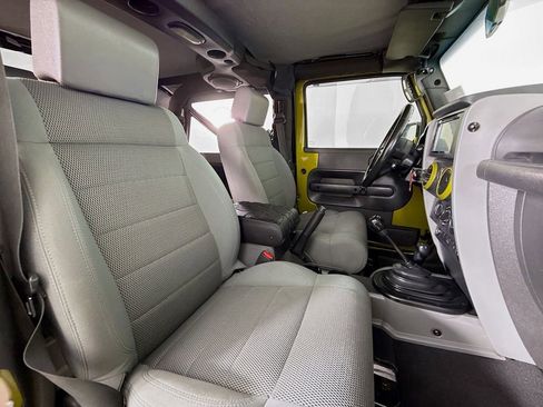 Used 2007 Jeep Wrangler Sahara w/ Dual Top Group image 23