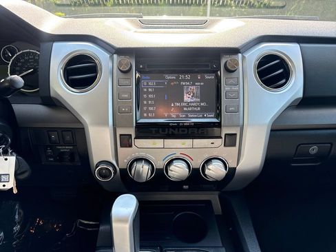 Used 2016 Toyota Tundra SR5 w/ SR5 Upgrade Package AWD/4WD image 18