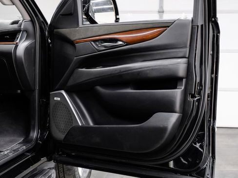 Used 2020 Cadillac Escalade ESV Luxury RWD image 51
