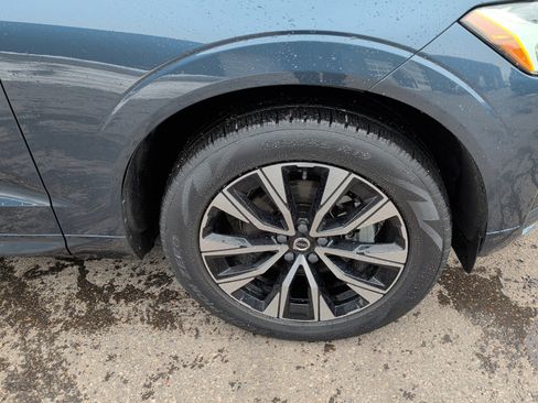 Certified 2023 Volvo XC60 B5 Core image 9