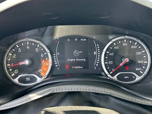 Used 2017 Jeep Renegade Altitude FWD image 27