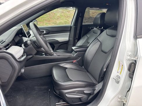 Used 2024 Jeep Compass Latitude image 7