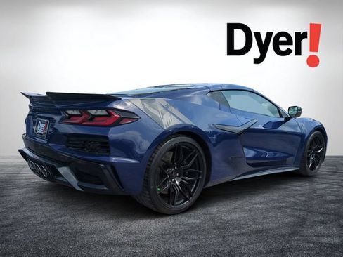 Used 2025 Chevrolet Corvette Z06 RWD image 3