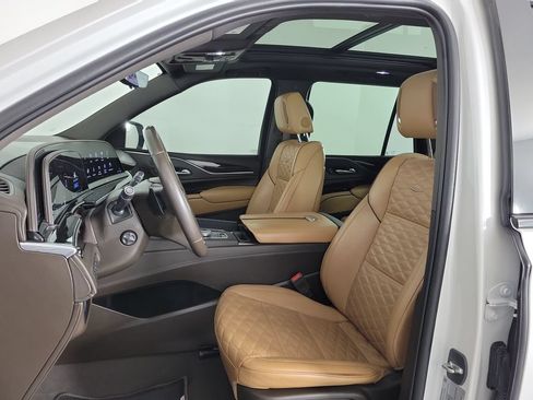 Used 2023 Cadillac Escalade Premium Luxury AWD/4WD image 20