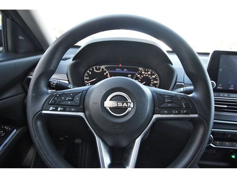 Used 2023 Nissan Altima 2.5 SV FWD image 15