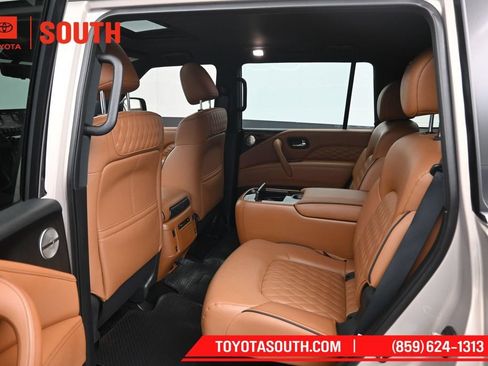 Used 2024 INFINITI QX80 Sensory AWD/4WD image 10