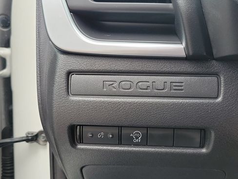 Used 2023 Nissan Rogue S FWD image 10