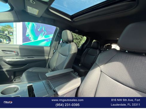 Used 2024 Toyota Sienna XLE Woodland Edition AWD/4WD image 21