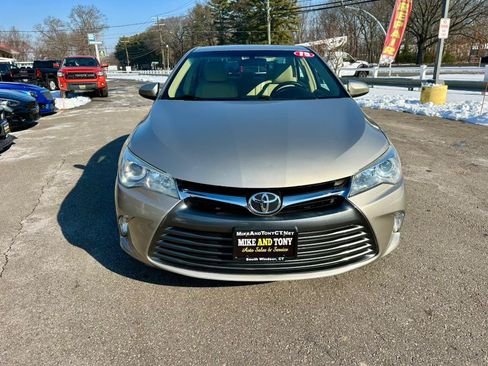 Used 2015 Toyota Camry LE FWD image 2