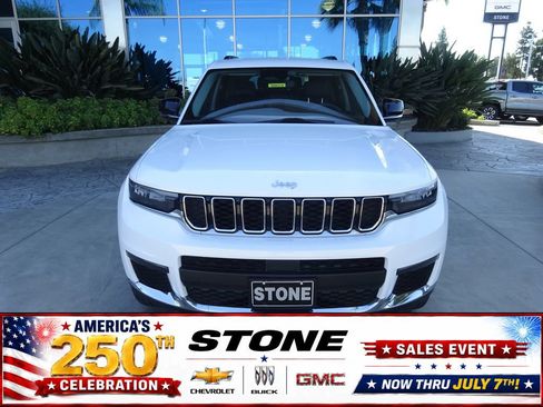 Used 2023 Jeep Grand Cherokee L Limited AWD/4WD image 2
