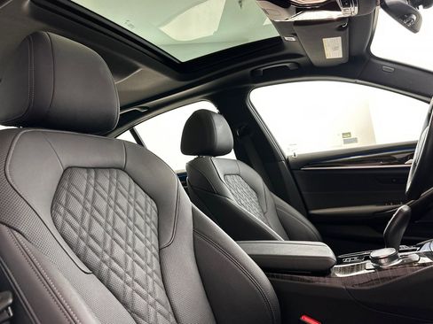 Used 2023 BMW 530e w/ M Sport Package image 32