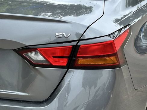 Used 2024 Nissan Altima 2.5 SV FWD image 8