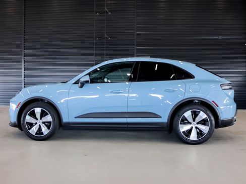 Used 2025 Porsche Macan Electric image 2