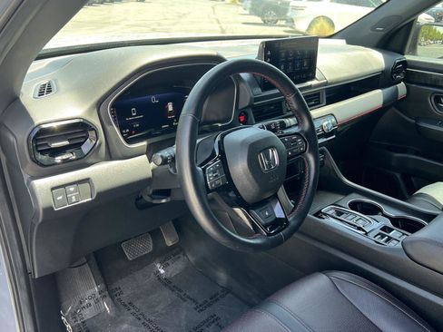 Used 2025 Honda Pilot Black Edition image 26