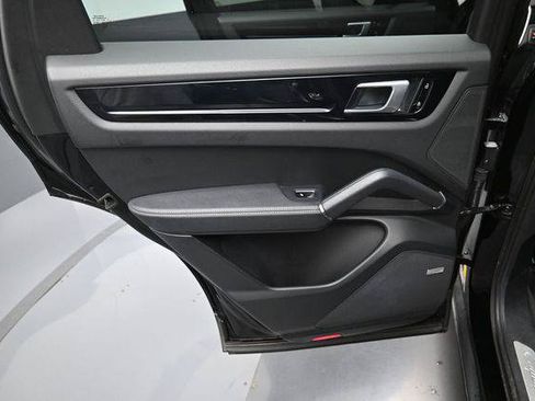 Used 2020 Porsche Cayenne AWD/4WD image 30