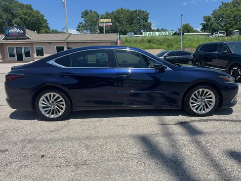 Used 2019 Lexus ES 350 w/ Accessory Package FWD image 2