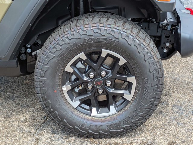 New 2026 Jeep Gladiator Rubicon w/ Steel Power Dome Hood Package AWD/4WD image 11