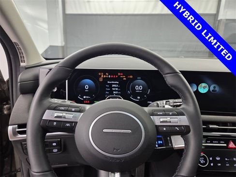 Used 2025 Hyundai Tucson Limited image 30