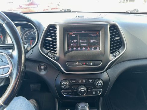 Used 2021 Jeep Cherokee Latitude Plus w/ Mopar Interior Package AWD/4WD image 12