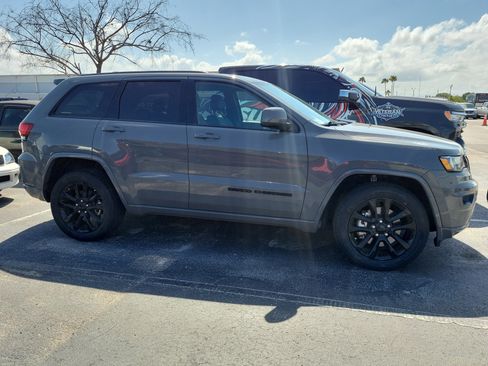 Used 2021 Jeep Grand Cherokee Laredo X RWD image 4