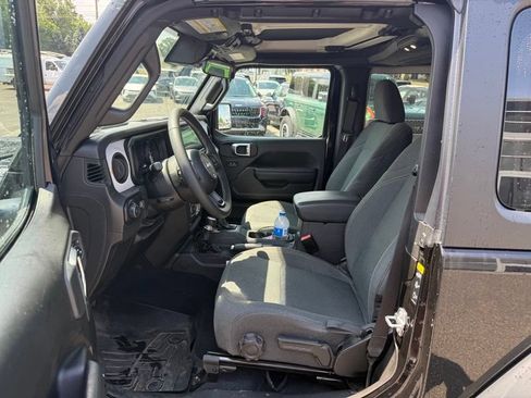 Used 2025 Jeep Wrangler Sport AWD/4WD image 9
