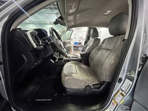 Used 2019 Toyota Tacoma SR5 AWD/4WD image 11