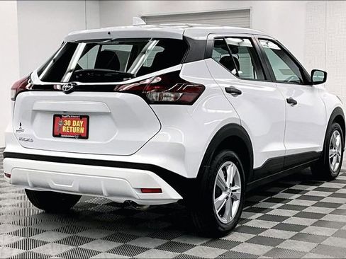 New 2025 Nissan Kicks Play S image 18