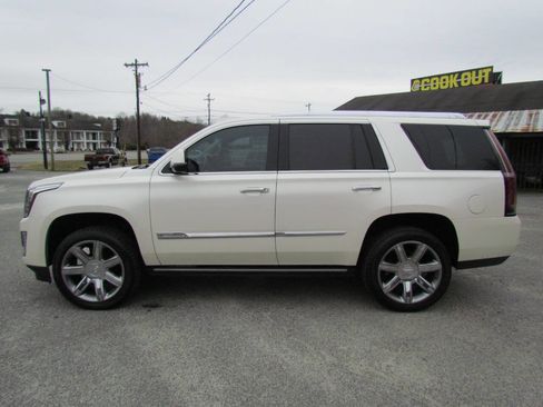 Used 2015 Cadillac Escalade Premium image 4